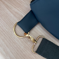 Thumbnail for sac banane demi lune bleu pétrole